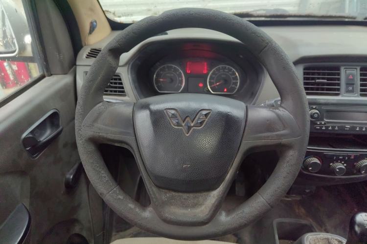 Used Wuling Rongguang 2014 1.5L S Standard Version Steering Wheel