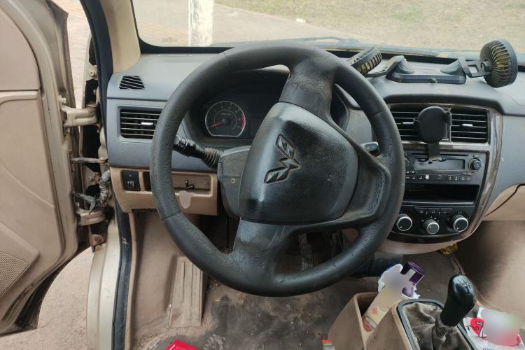 Used Wuling Rongguang 2014 1.5L S Standard Version Steering Wheel