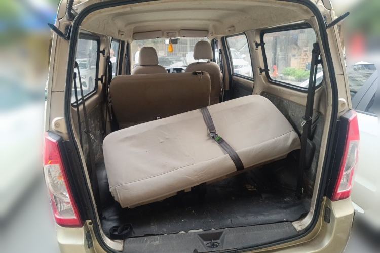 Used Wuling Rongguang 2014 1.2L S Base Model Trunk