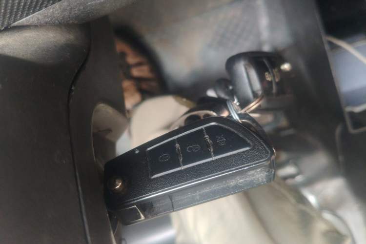 Used Wuling Rongguang 2014 1.2L S Base Model Vehicle Key