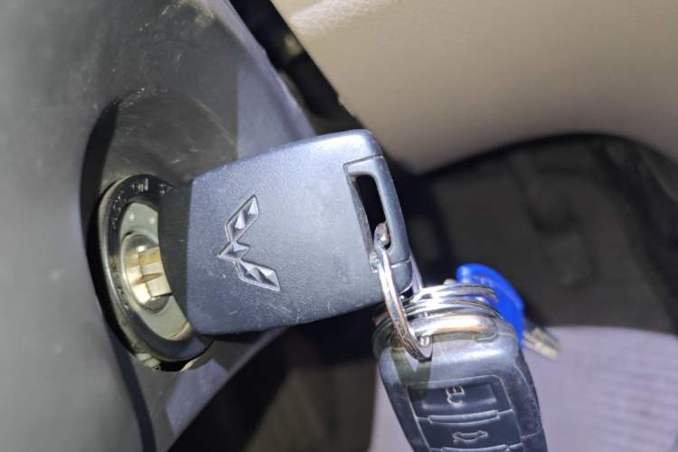 Used Wuling Rongguang 2014 1.2L S Standard Model Vehicle Key