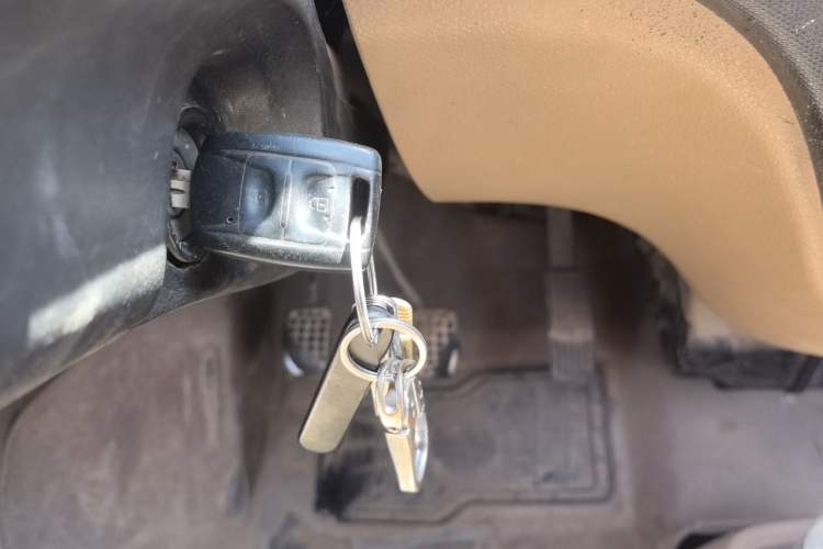 Used Wuling Rongguang 2014 1.2L S Standard Model Vehicle Key