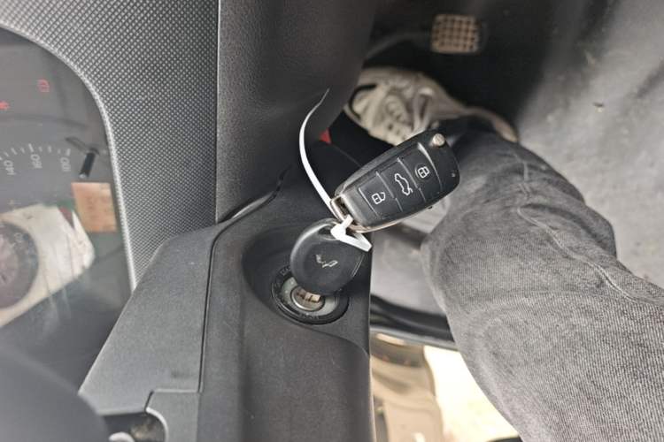 Used Wuling Rongguang 2014 1.2L S Base Model Vehicle Key