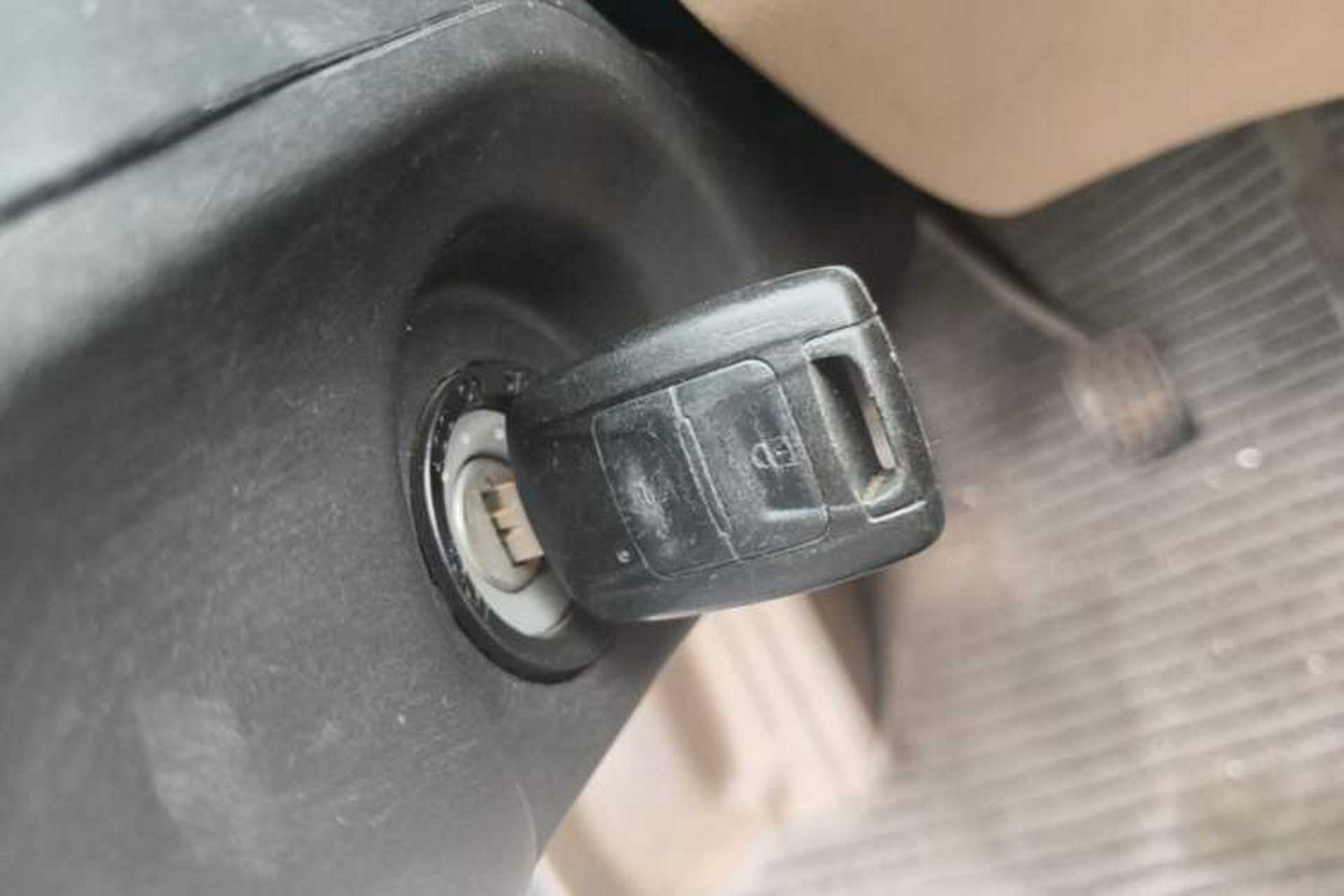 Used Wuling Rongguang 2014 1.2L S Standard Model Vehicle Key