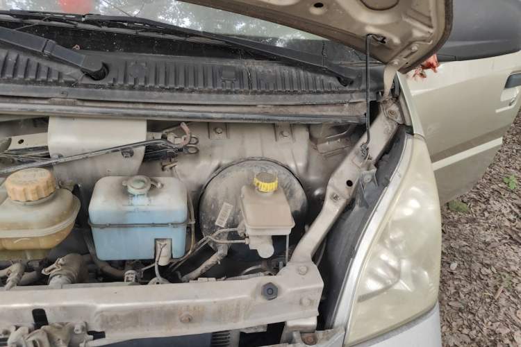 Used Wuling Rongguang 2015 1.2L S Base Model CNG Engine Bay Left