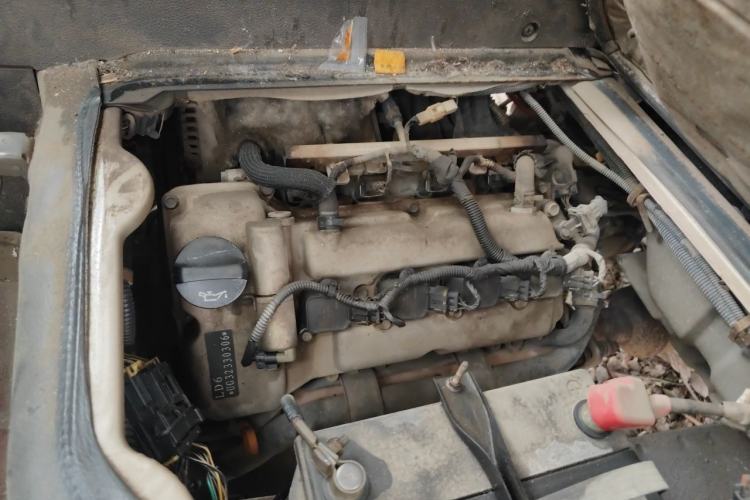 Used Wuling Rongguang 2015 1.2L S Base Model CNG Engine Bay