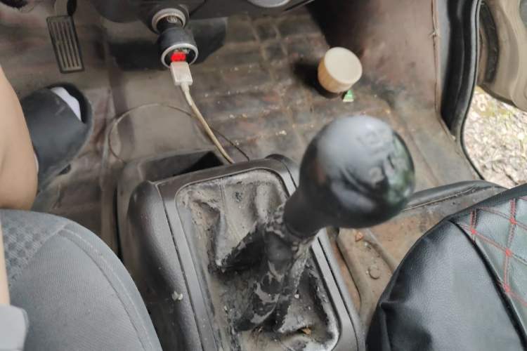Used Wuling Rongguang 2015 1.2L S Base Model CNG Gear Lever