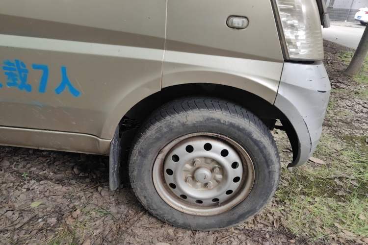 Used Wuling Rongguang 2015 1.2L S Base Model CNG Right Front Wheel Hub