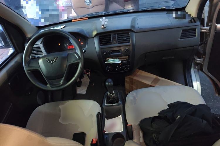Used Wuling Rongguang 2015 1.2L S Base Model CNG Center Console