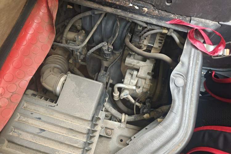 Used Wuling Rongguang 2015 1.2L S Base Model CNG Engine Bay
