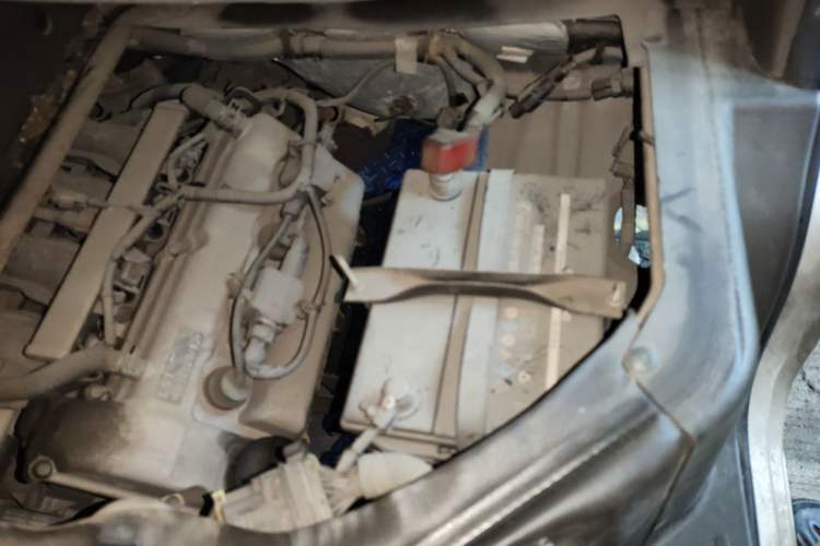 Used Wuling Rongguang 2015 1.2L S Base Model CNG Engine Bay Left
