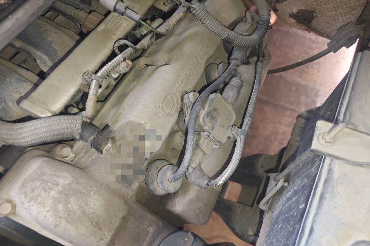 Used Wuling Rongguang 2015 1.2L S Base Model CNG Engine Bay Left