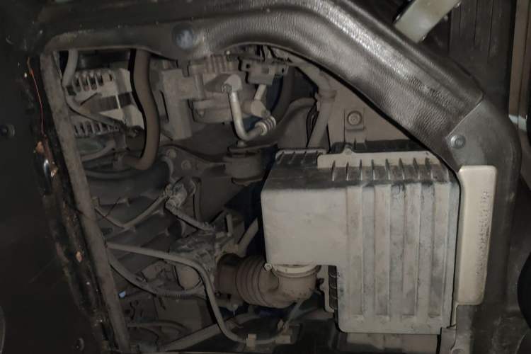Used Wuling Rongguang 2015 1.2L S Base Model CNG Engine Bay Right