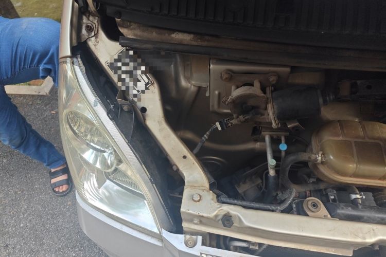 Used Wuling Rongguang 2015 1.2L S Base Model CNG Engine Bay Right