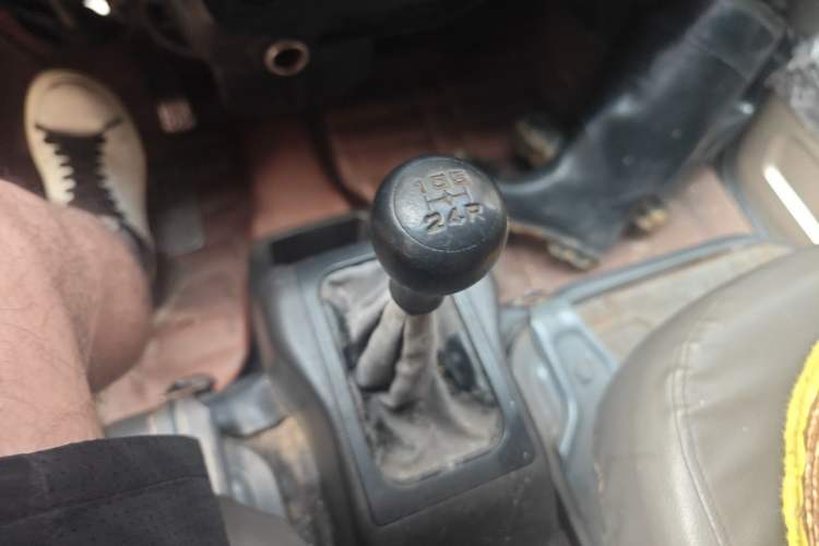 Used Wuling Rongguang 2015 1.2L S Base Model CNG Gear Lever