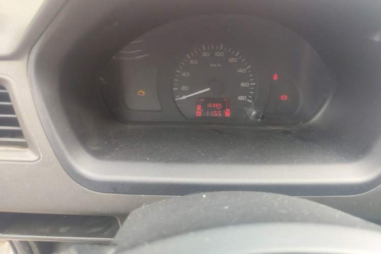 Used Wuling Rongguang 2015 1.2L S Base Model CNG Odometer Close Up