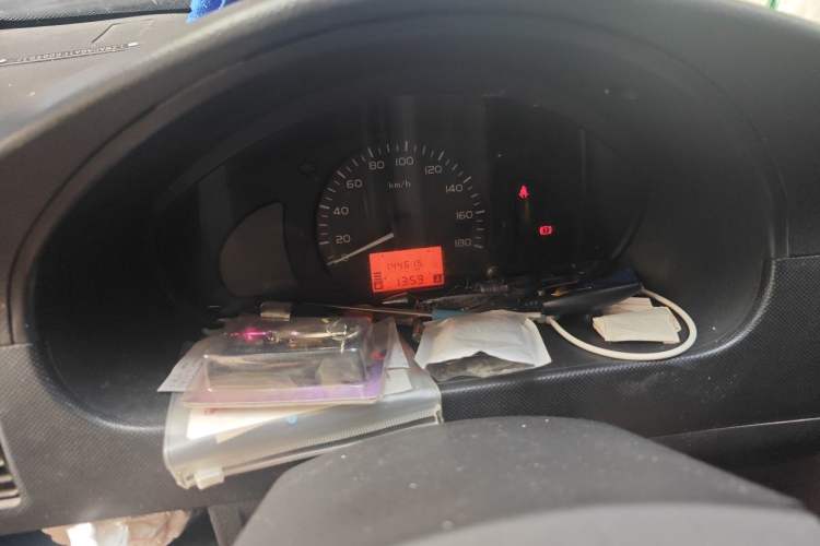 Used Wuling Rongguang 2015 1.2L S Base Model CNG Odometer Close Up