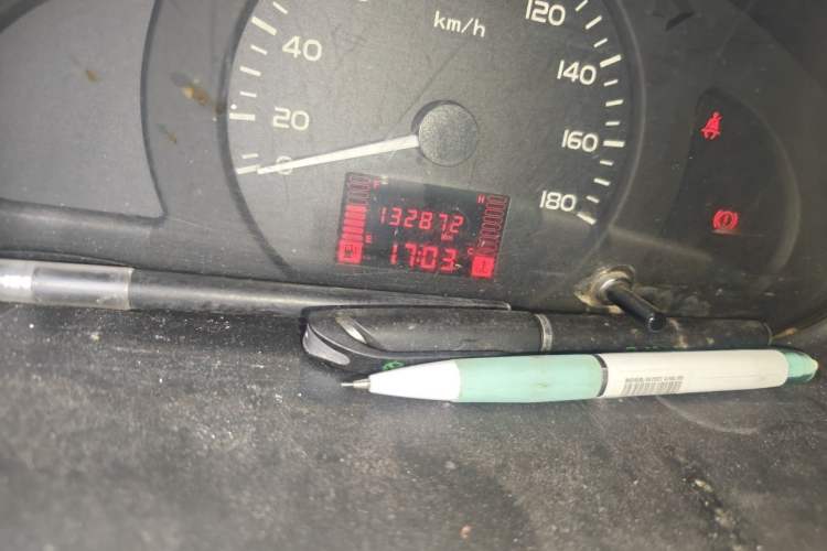 Used Wuling Rongguang 2015 1.2L S Base Model CNG Odometer Close Up