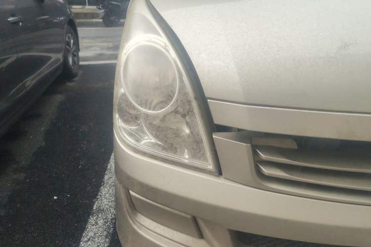 Used Wuling Rongguang 2015 1.2L S Base Model CNG Right Front Headlight