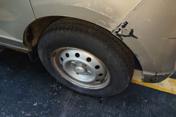 Used Wuling Rongguang 2015 1.2L S Base Model CNG Right Front Wheel Hub
