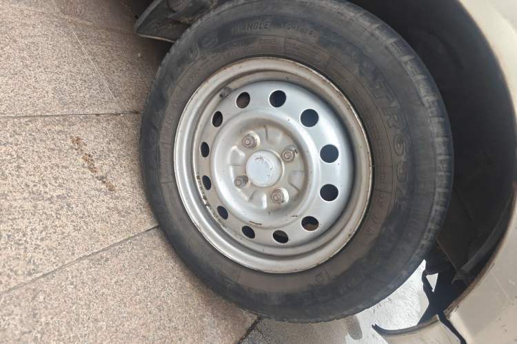 Used Wuling Rongguang 2015 1.2L S Base Model CNG Right Front Wheel Hub