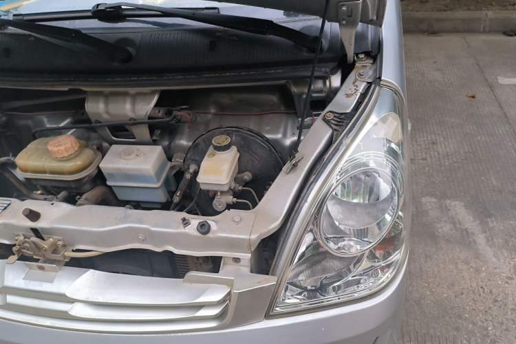 Used Wuling Rongguang 2015 1.2L S Base Model CNG Engine Bay Left