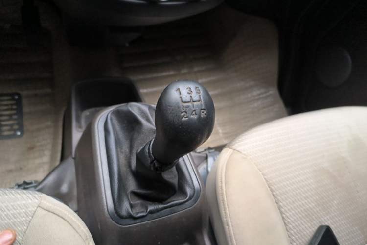 Used Wuling Rongguang 2015 1.2L S Base Model CNG Gear Lever