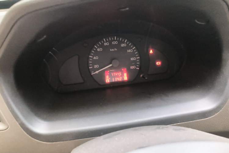 Used Wuling Rongguang 2015 1.2L S Base Model CNG Odometer Close Up