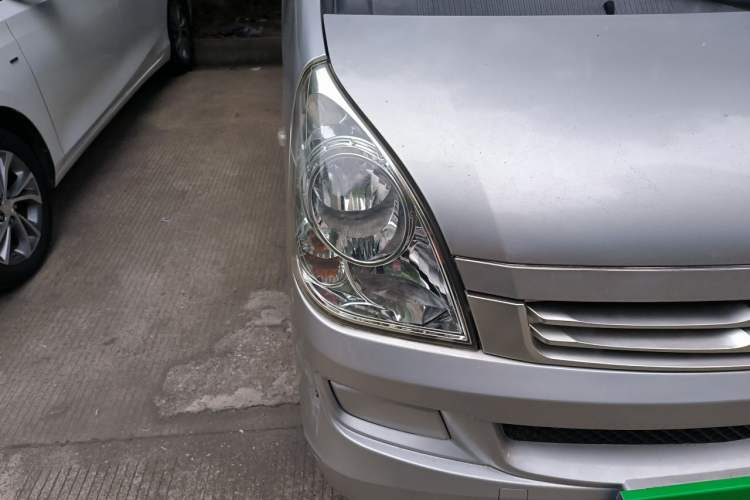 Used Wuling Rongguang 2015 1.2L S Base Model CNG Right Front Headlight