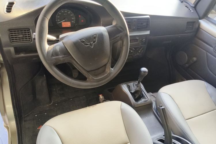 Used Wuling Rongguang 2015 1.2L S Standard CNG Model Center Console