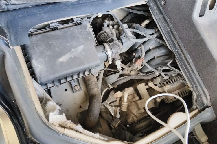 Used Wuling Rongguang 2015 1.2L S Standard CNG Model Engine Bay