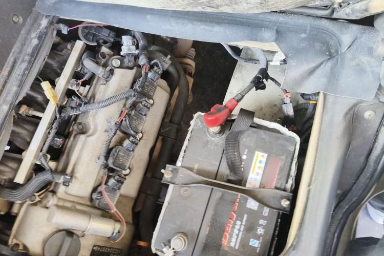 Used Wuling Rongguang 2015 1.2L S Standard CNG Model Engine Bay Left