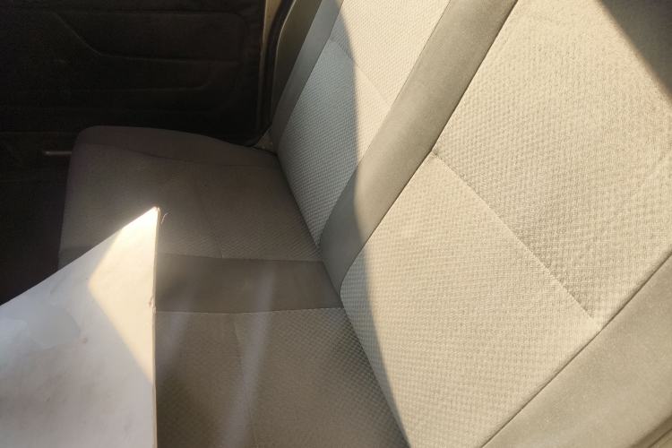 Used Wuling Rongguang 2015 1.2L S Standard CNG Model Left Rear Seat