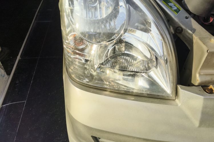 Used Wuling Rongguang 2015 1.2L S Standard CNG Model Right Front Headlight