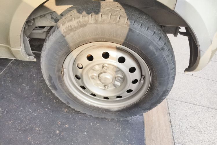 Used Wuling Rongguang 2015 1.2L S Standard CNG Model Right Front Wheel Hub