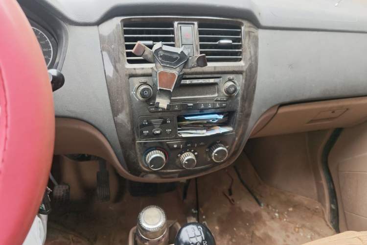 Used Wuling Rongguang 2015 1.2L S Standard CNG Model Audio And AC Panel