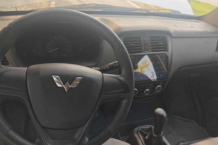 Used Wuling Rongguang 2015 1.2L S Base Model CNG Center Console