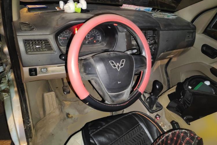 Used Wuling Rongguang 2015 1.2L S Standard CNG Model Center Console