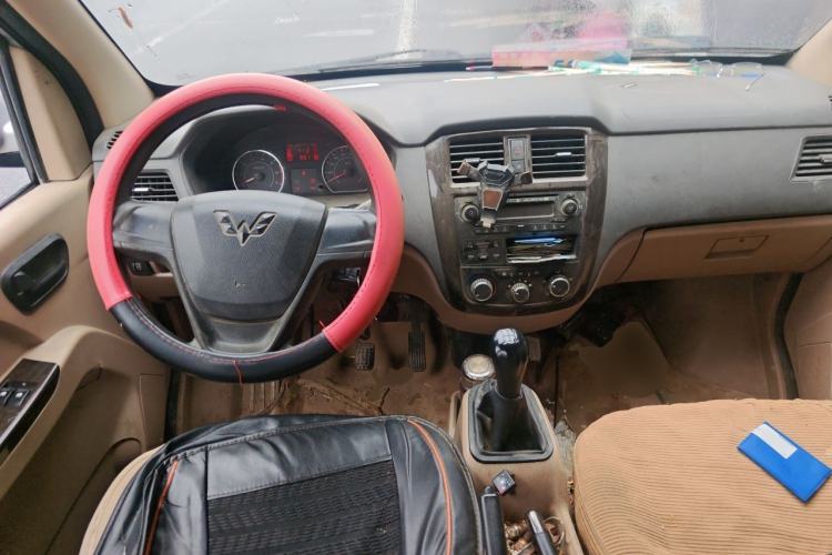 Used Wuling Rongguang 2015 1.2L S Standard CNG Model Center Console