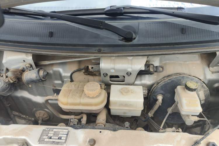 Used Wuling Rongguang 2015 1.2L S Base Model CNG Engine Bay