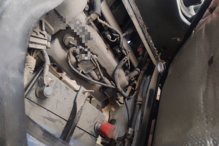 Used Wuling Rongguang 2015 1.2L S Base Model CNG Engine Bay Left