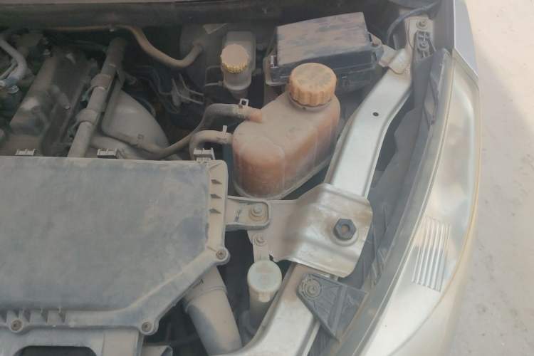 Used Wuling Rongguang 2015 1.2L S Standard CNG Model Engine Bay Left