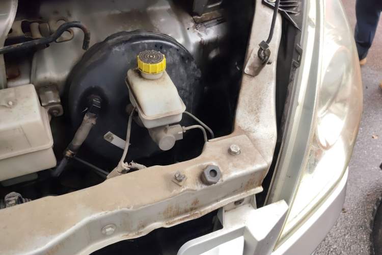 Used Wuling Rongguang 2015 1.2L S Base Model CNG Engine Bay Left