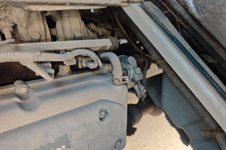 Used Wuling Rongguang 2015 1.2L S Base Model CNG Engine Bay Left