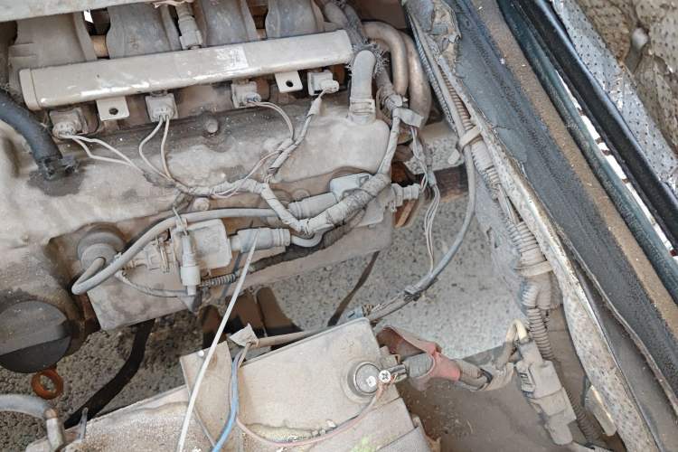 Used Wuling Rongguang 2015 1.2L S Base Model CNG Engine Bay Left