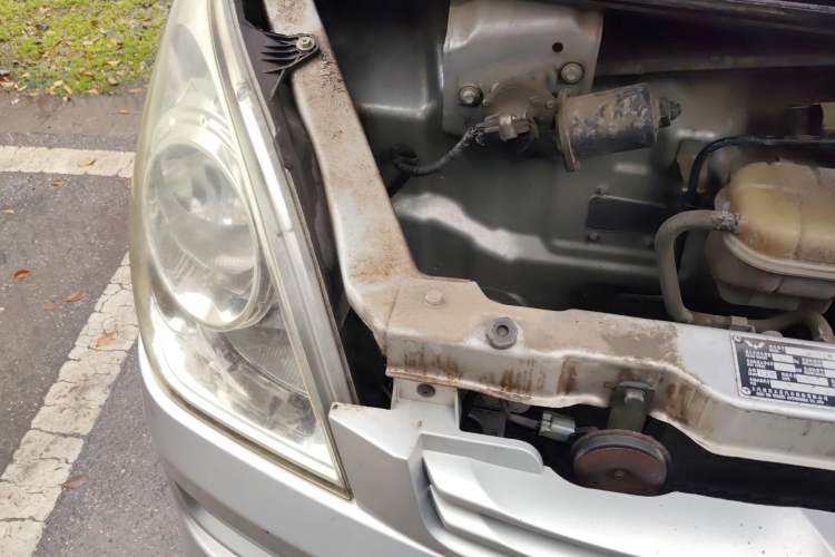 Used Wuling Rongguang 2015 1.2L S Base Model CNG Engine Bay Right