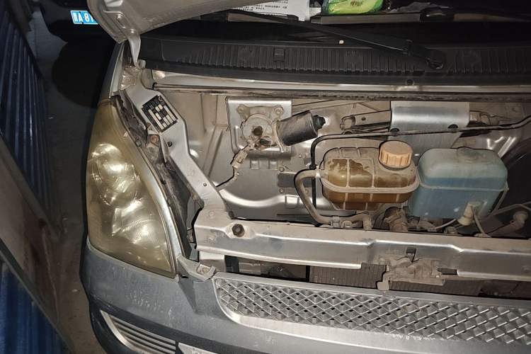 Used Wuling Rongguang  Engine Bay Right
