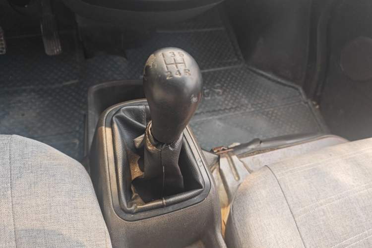 Used Wuling Rongguang 2015 1.2L S Base Model CNG Gear Lever