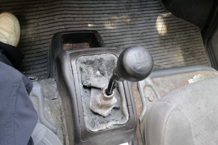 Used Wuling Rongguang 2015 1.2L S Base Model CNG Gear Lever