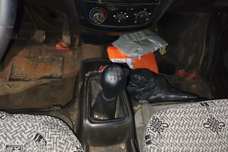 Used Wuling Rongguang 2015 1.2L S Base Model CNG Gear Lever
